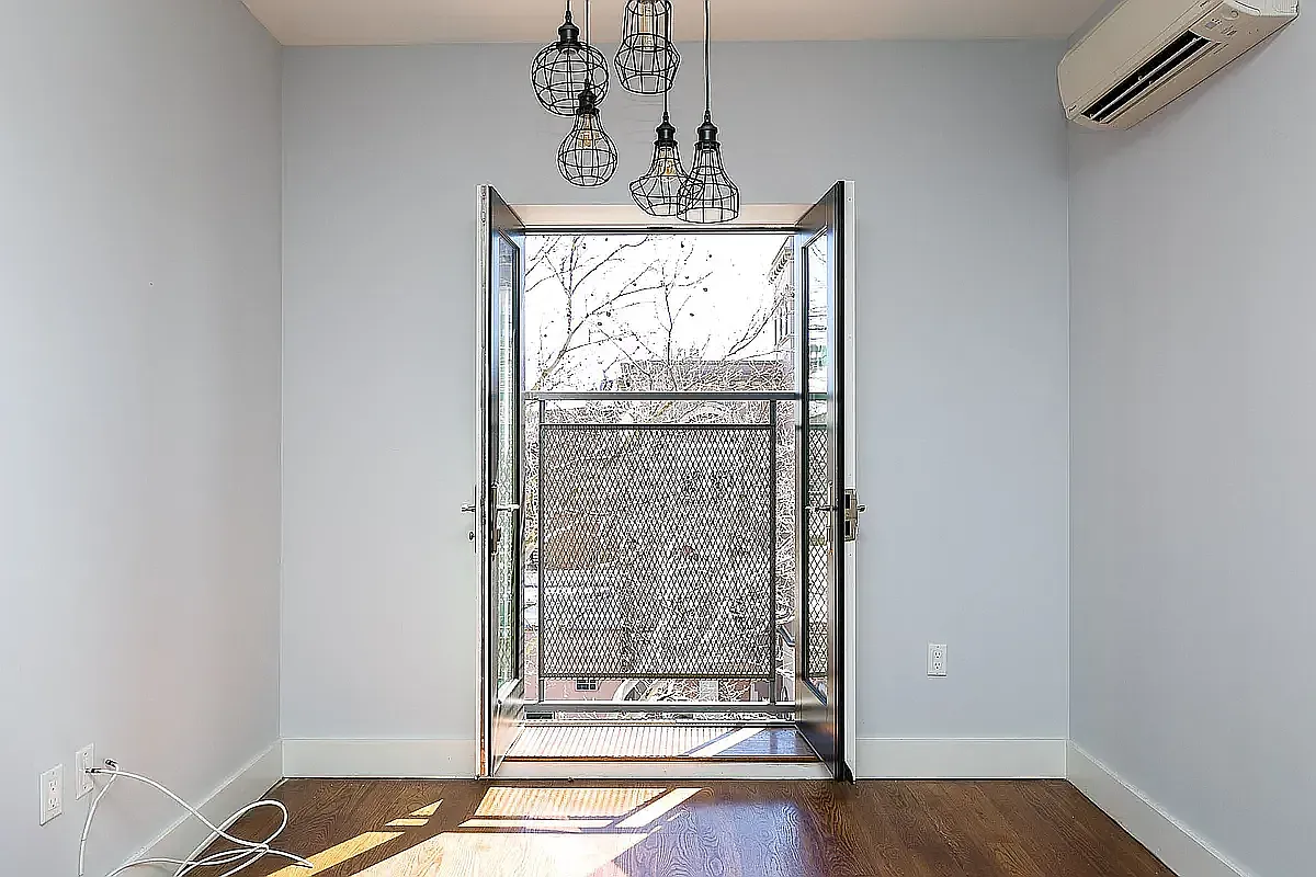 131 Tompkins Avenue — Photo 4