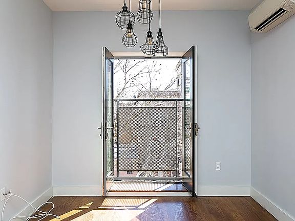 4th image of 131 Tompkins Ave #4F