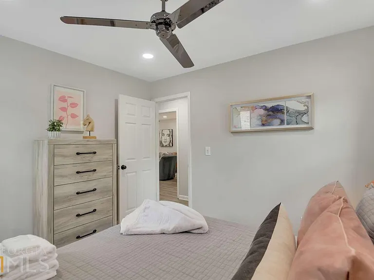 5551 Davis Dr — Photo 13