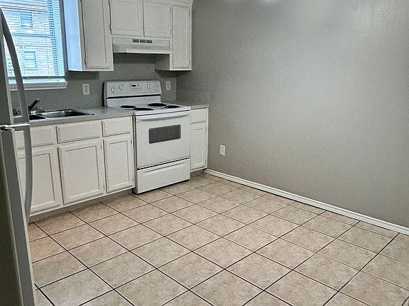 3rd image of 2302 W Elisa Ln #4