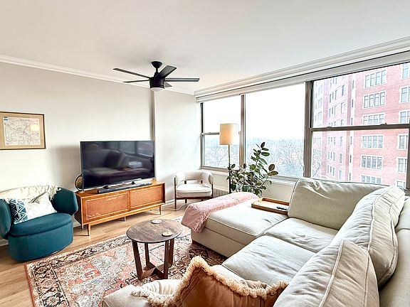 2nd image of 3900 N Lake Shore Dr APT 7D