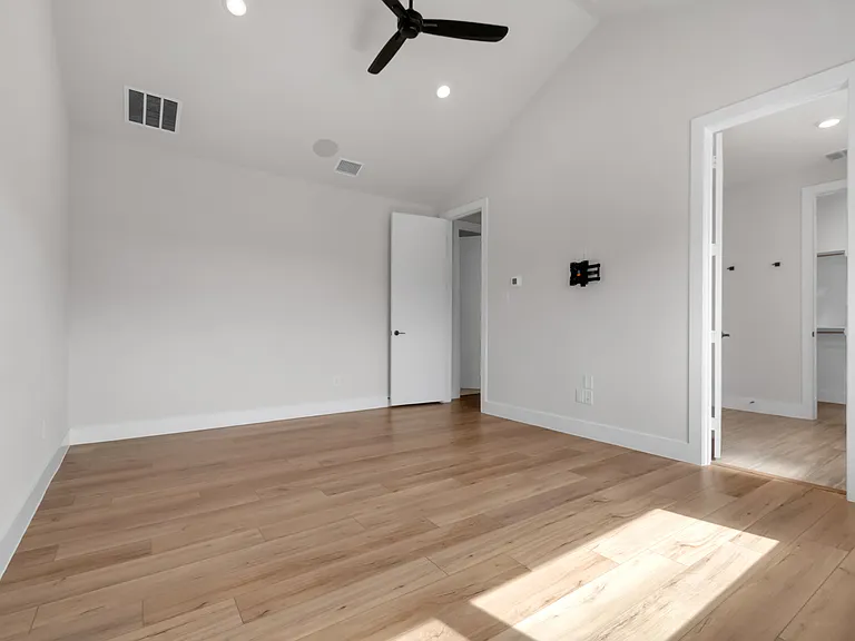 1028 Bastion Ct — Photo 7