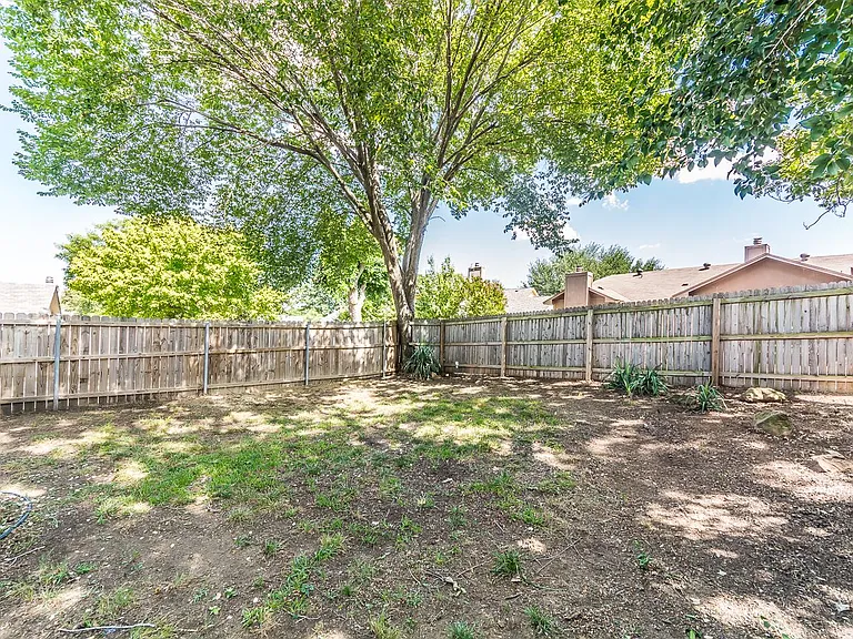 2710 Francisco Dr — Photo 36