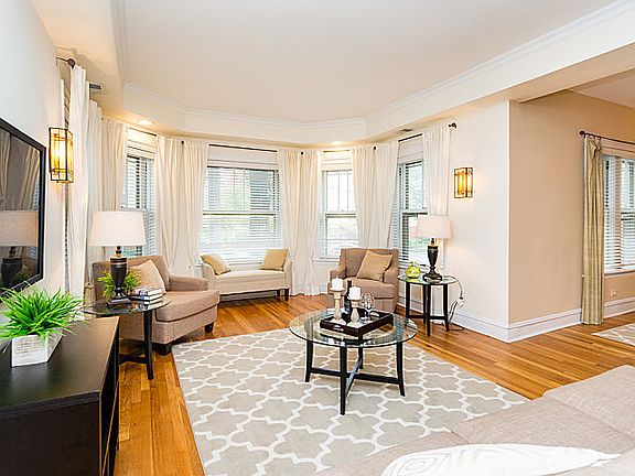 4th image of 801 Erie St #1