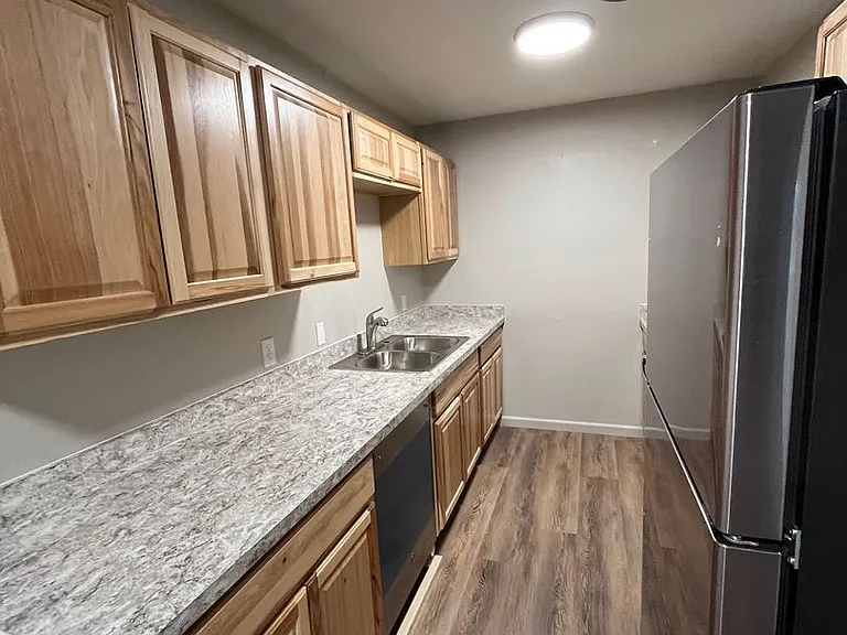 1404 Toole Ave — Photo 23