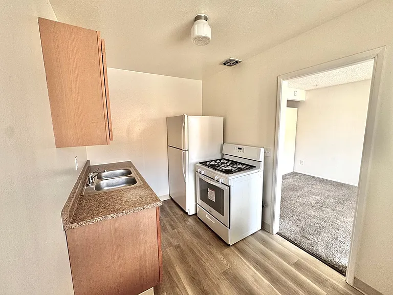 7821 Linda Vista Road — Photo 1