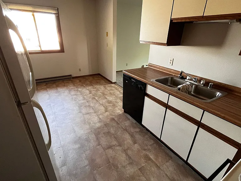 2311 Meadow Ln — Photo 2