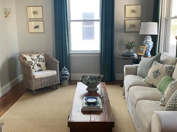7 Pleasant St #1, Newport, RI 02840