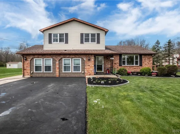 4430 Creek Rd, Lewiston, NY 14092