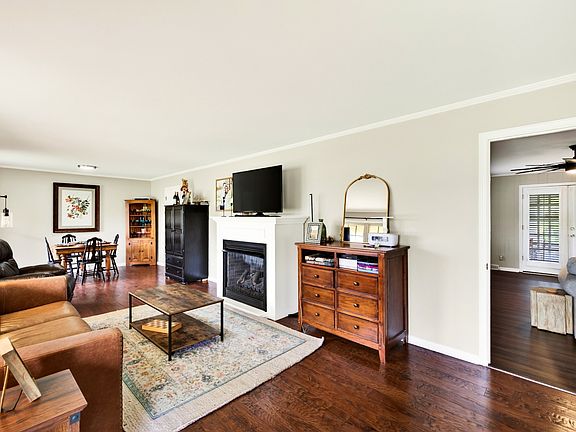 3rd image of 299 Winwood Dr
