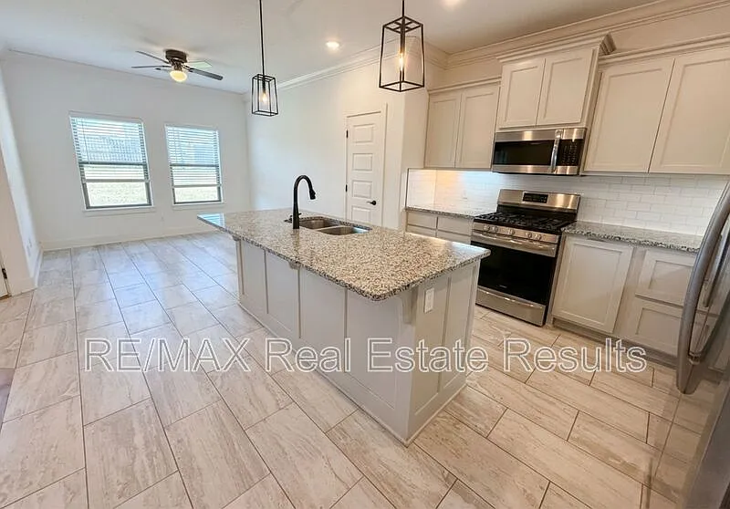 Clark Estates — Photo 4