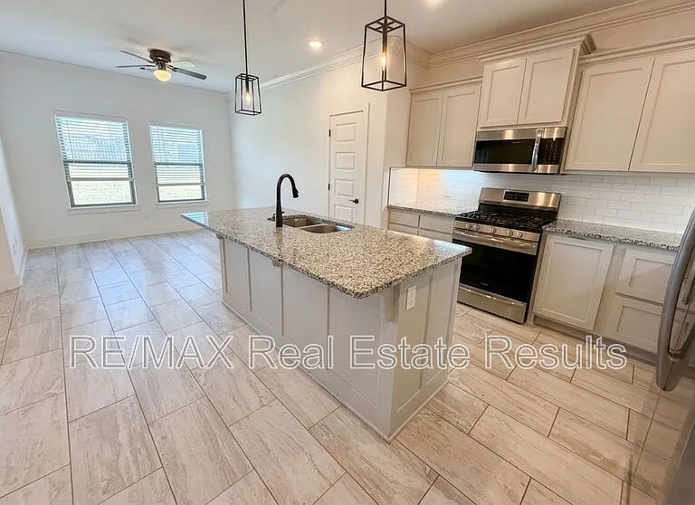 751 Spicewood Trl — Photo 4