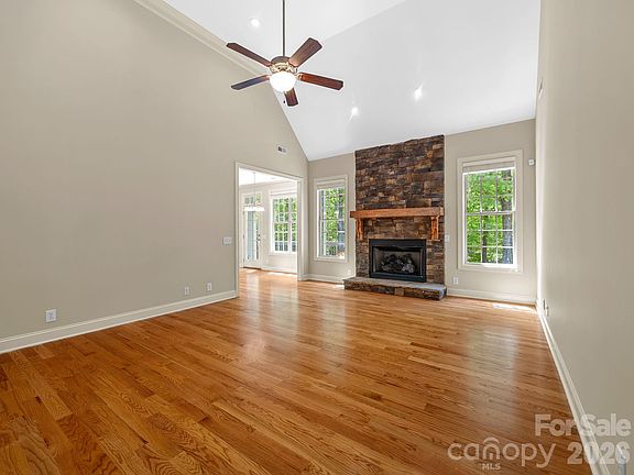 5th image of 42 Woodridge Ct #21-22