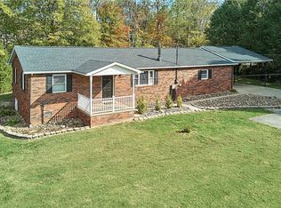 3806 Kathy Dr, Hurricane, WV 25526