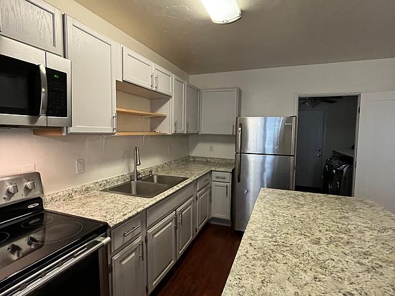 3rd image of 1120 Hillside Pl