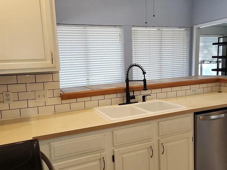 3109 S Maple Ave — Photo 20