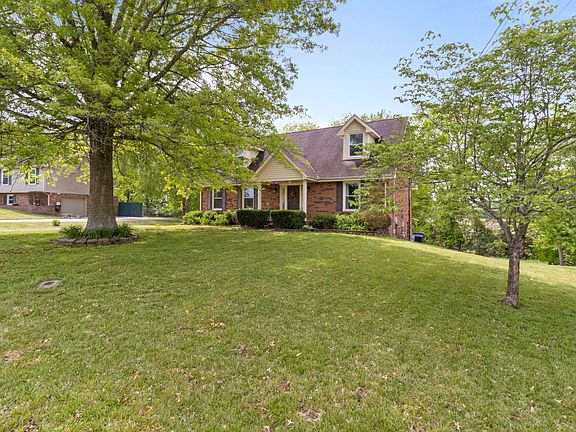 3rd image of 1418 Honeysuckle Ln