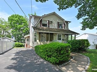 291 Roosevelt St, Teaneck, NJ 07666
