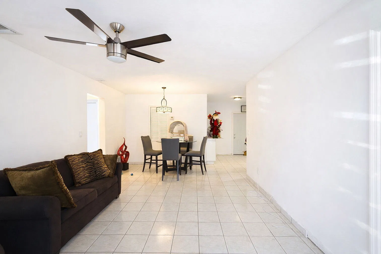 3 bed, 1.0 bath, 1015 sqft, $3,000 — Photo 4