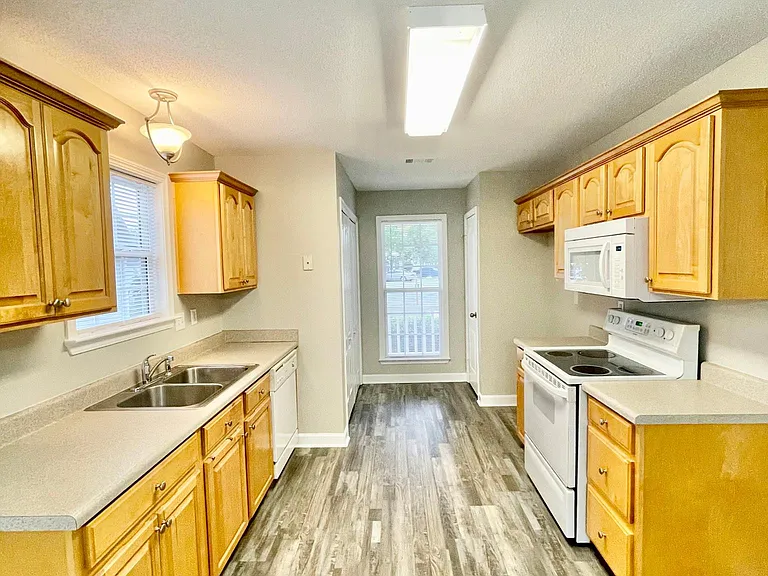 108 Candy Ln — Photo 4