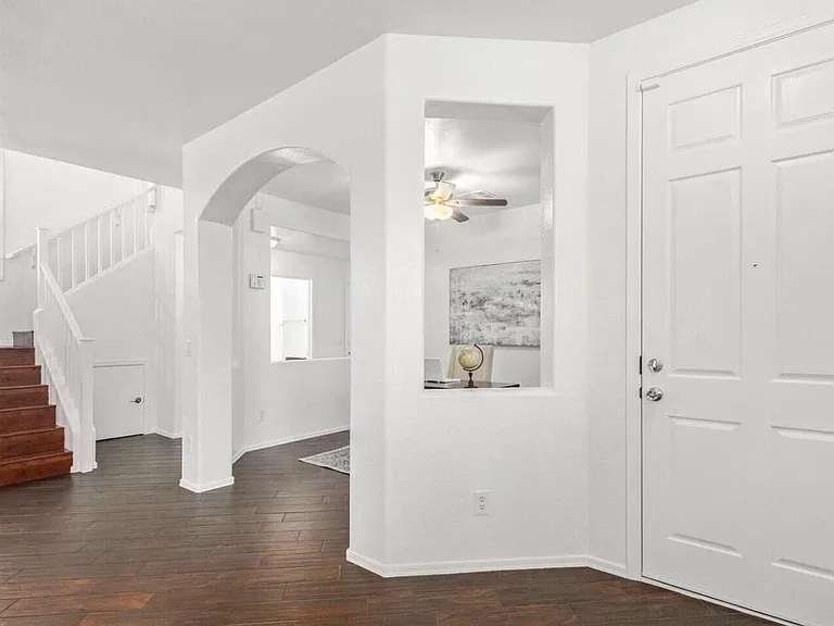 17127 W Statler St — Photo 3