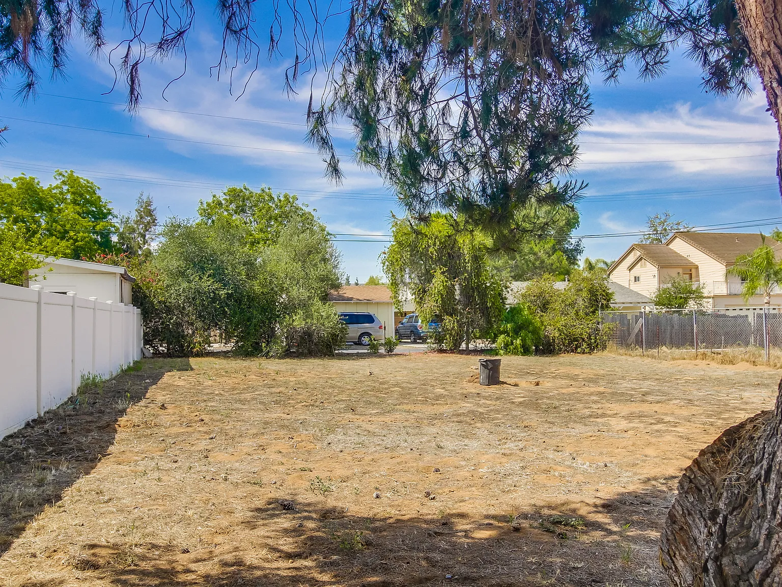 13705 Somerset Rd — Photo 2