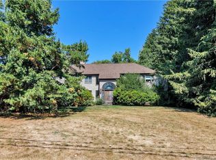 6 Bayberry Ln, Shelton, CT