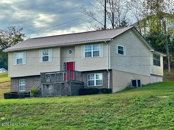 513 Highpoint Rd, Rose Hill, VA 24281