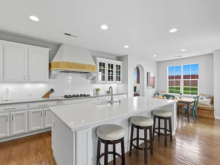 Eagle Ridge Dr — Photo 11