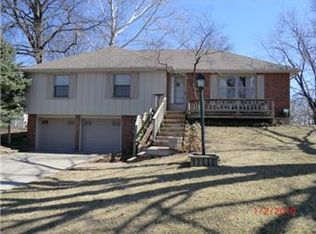 6715 NW Blair Rd, Parkville, MO 64152