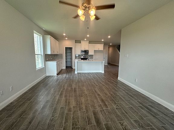 5th image of 912 Amenduni Ln