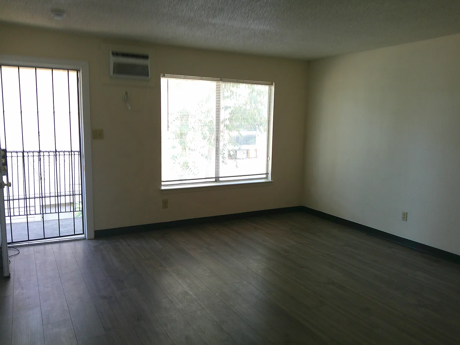 1 bed, 500 sqft, $1,200 — Photo 3