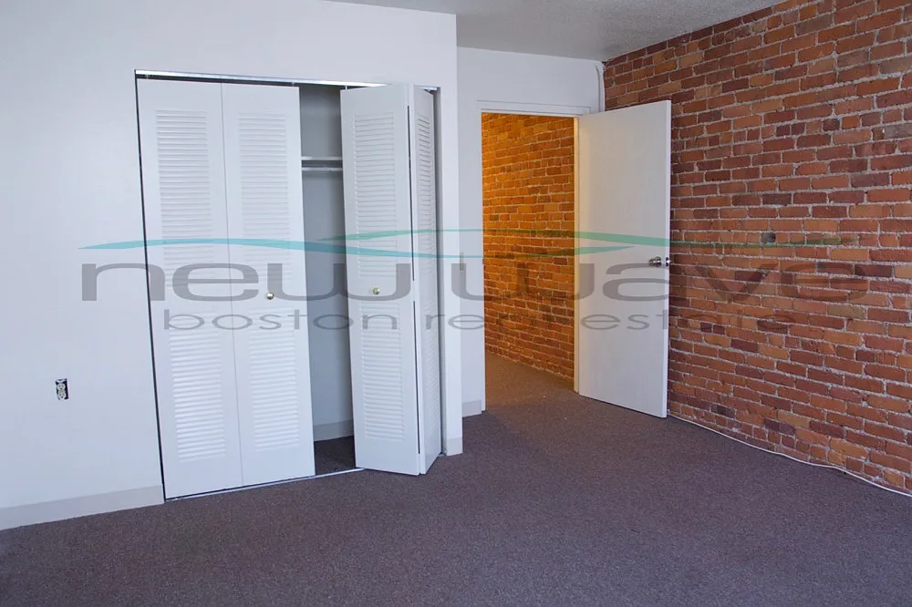 4 bed, 1200 sqft, $7,000 — Photo 2