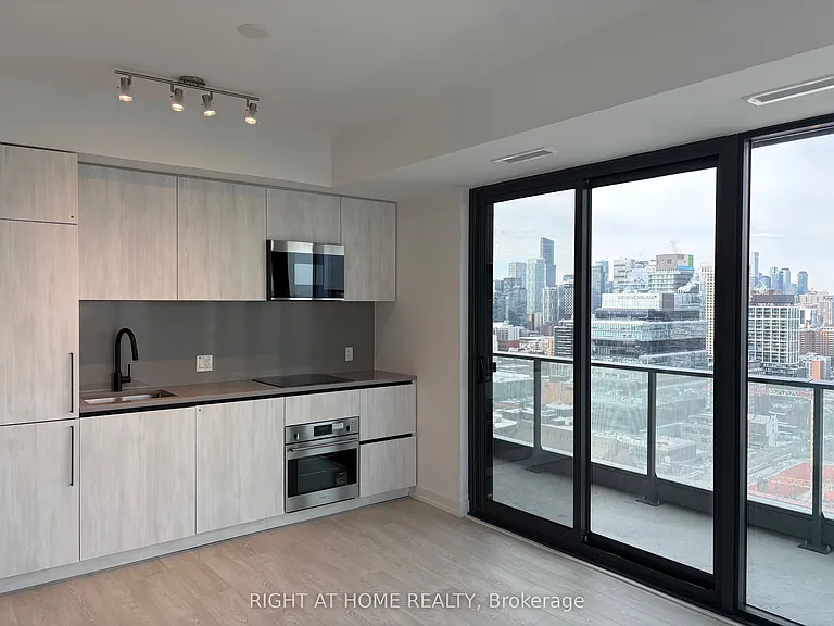 35 Parliament St E #2711 — Photo 4