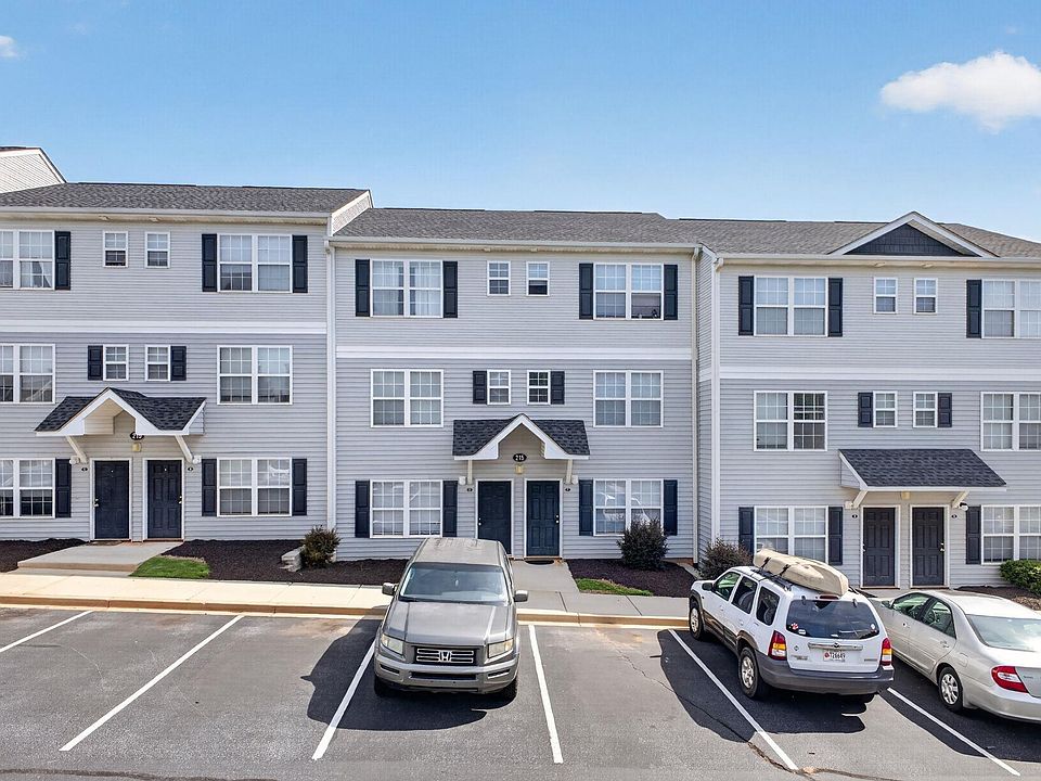 1st image of 215 Campus Dr