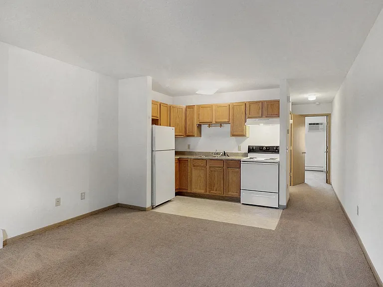 Ashford Apartments — Photo 24