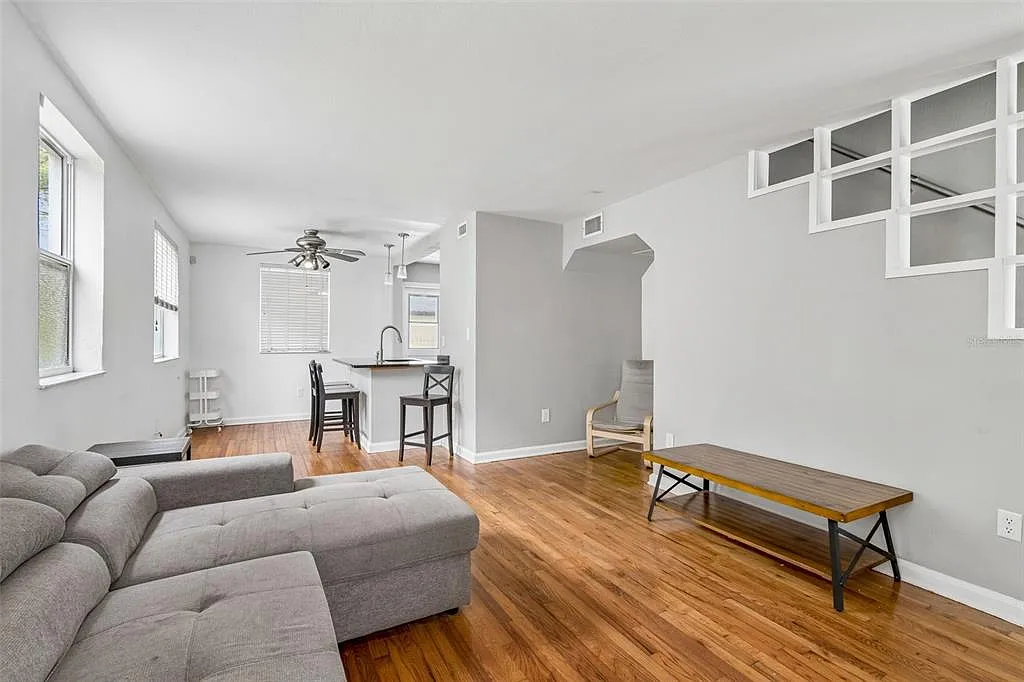 2 bed, 1.0 bath, 1848 sqft, $1,850 — Photo 3