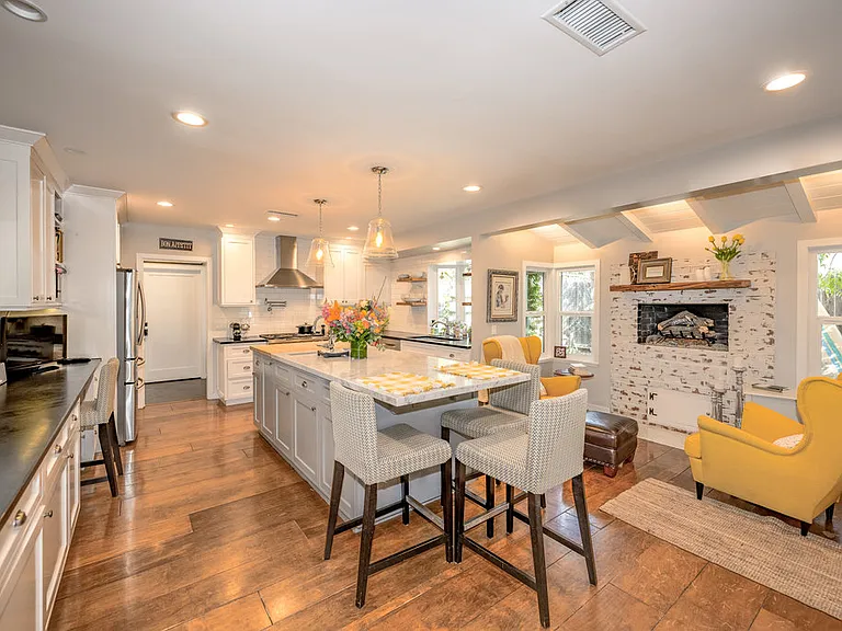 2152 Grand Oaks Ave — Photo 4