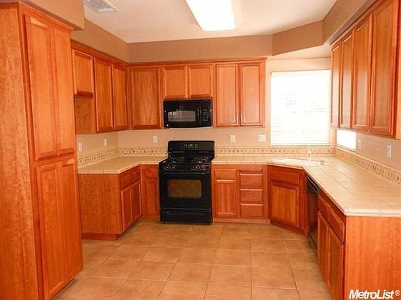5th image of 1737 Sevilla Dr