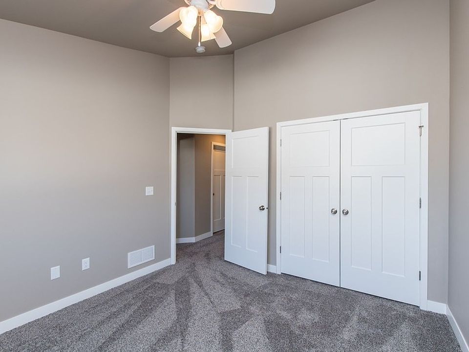 1st image of 139-425 Bainberry St #241