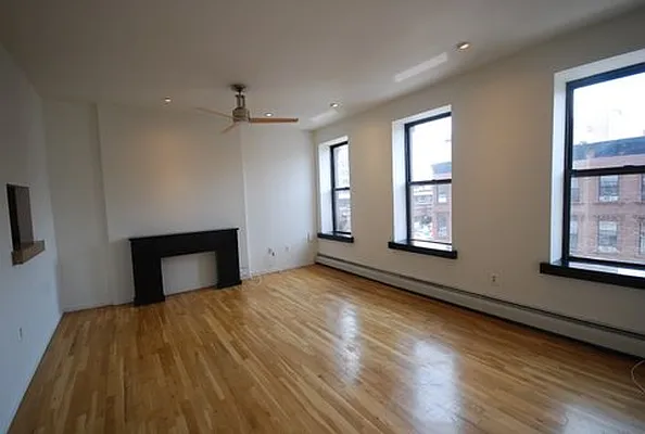 Rented by Lucien Perry | media 21