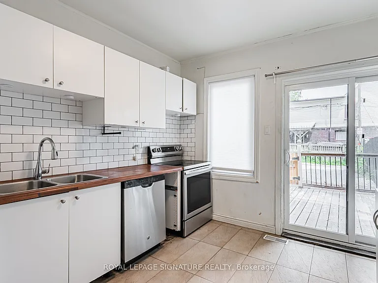 573 Coxwell Ave — Photo 9