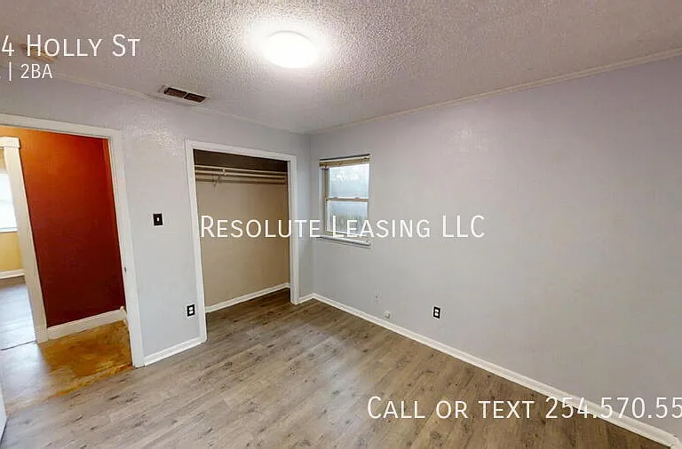 924 Holly St — Photo 21