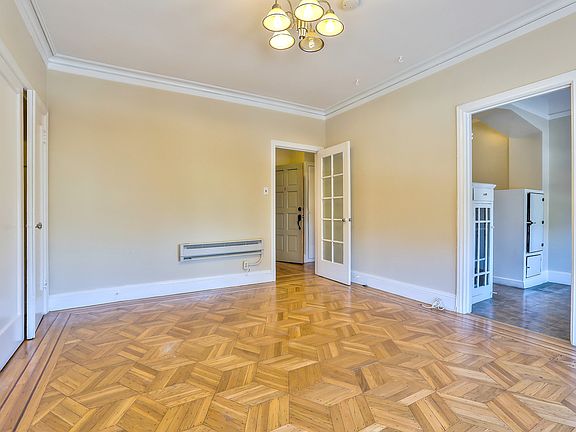 3rd image of 455 Cole St APT 2