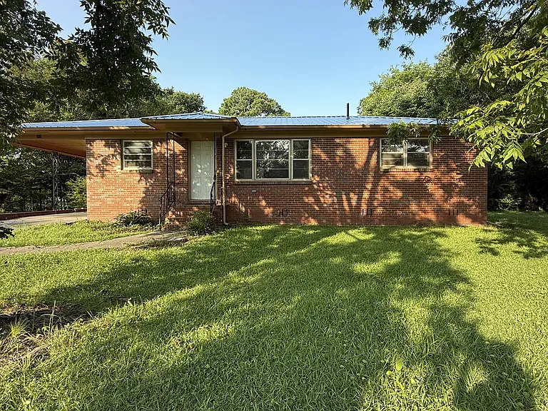 317 Sunhill Rd NW — Photo 1