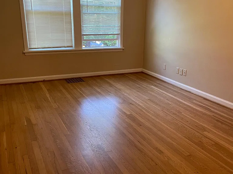 2374 NW Northrup St #6 — Photo 8
