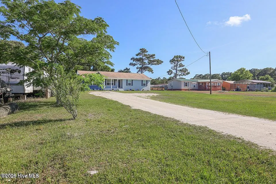 3 bed, 2.5 bath, 1651 sqft, $1,800 — Photo 3