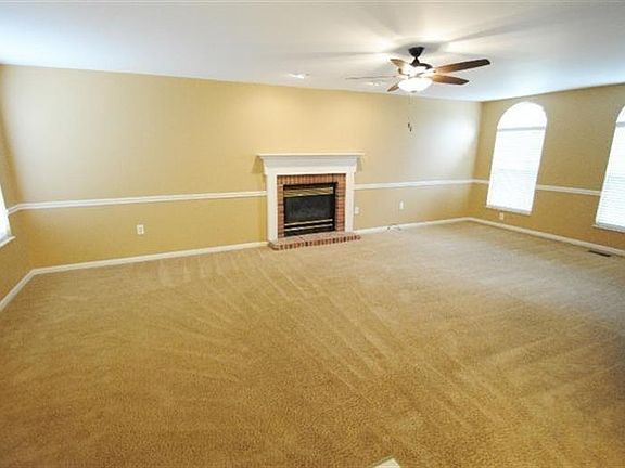 3rd image of 7297 Blackstone Dr