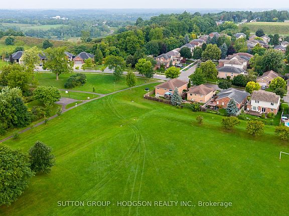 3rd image of 86 Parks Edge Close