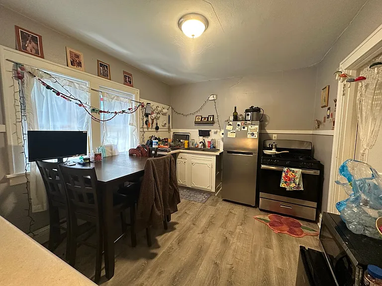 205-207 S Henry St — Photo 10